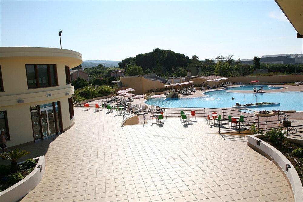 ויבו ולנטיה Hotel Resort Lido Degli Aranci מראה חיצוני תמונה