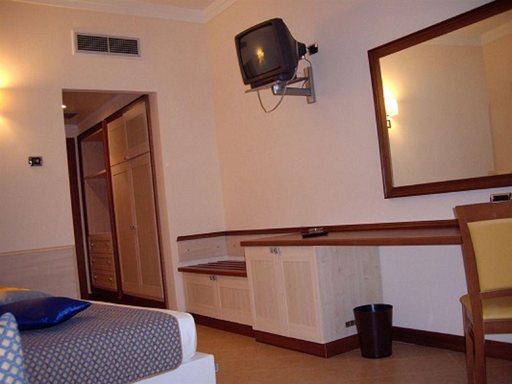 ויבו ולנטיה Hotel Resort Lido Degli Aranci מראה חיצוני תמונה