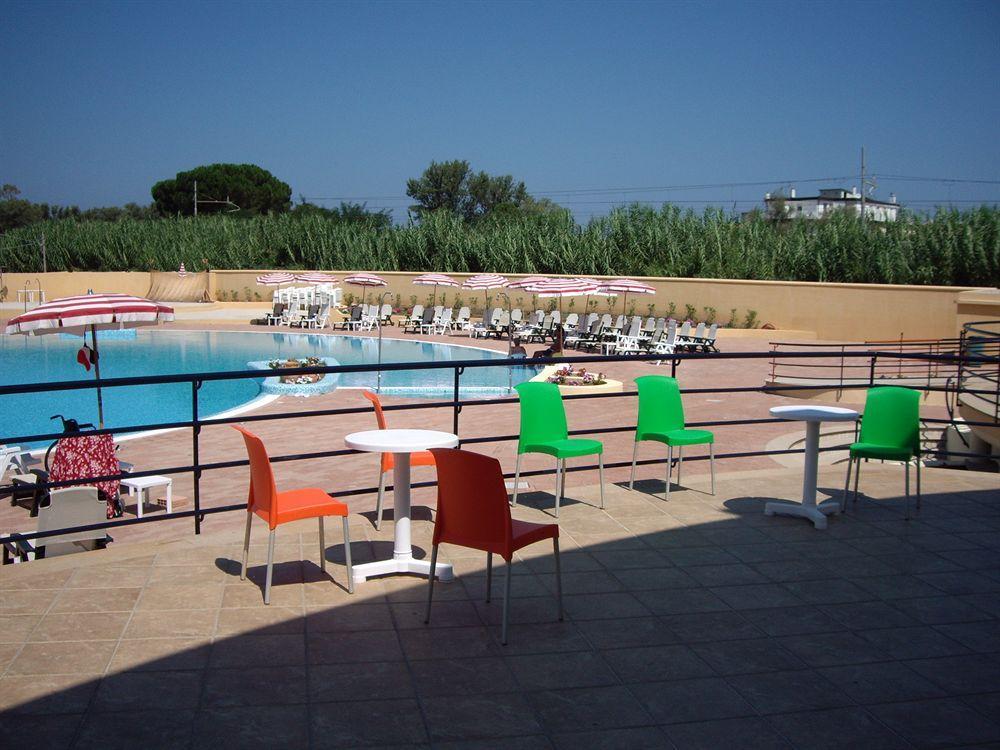 ויבו ולנטיה Hotel Resort Lido Degli Aranci מראה חיצוני תמונה