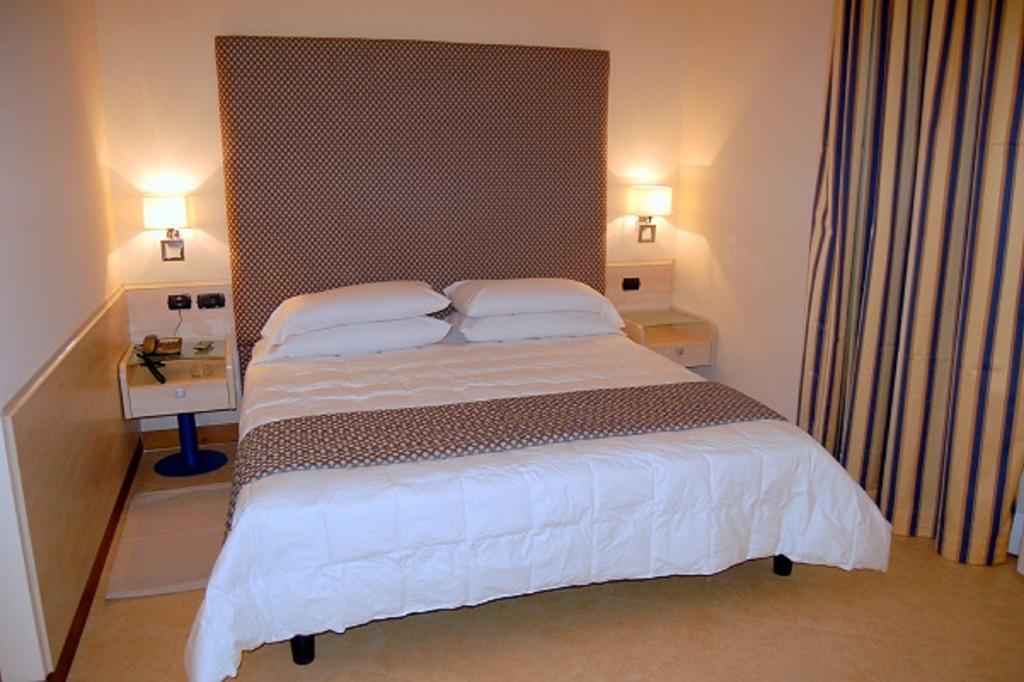 ויבו ולנטיה Hotel Resort Lido Degli Aranci מראה חיצוני תמונה
