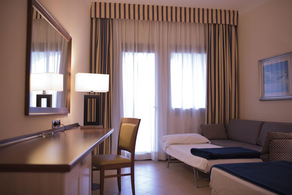 ויבו ולנטיה Hotel Resort Lido Degli Aranci מראה חיצוני תמונה