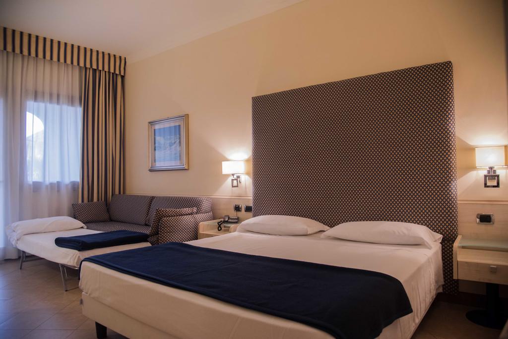 ויבו ולנטיה Hotel Resort Lido Degli Aranci מראה חיצוני תמונה
