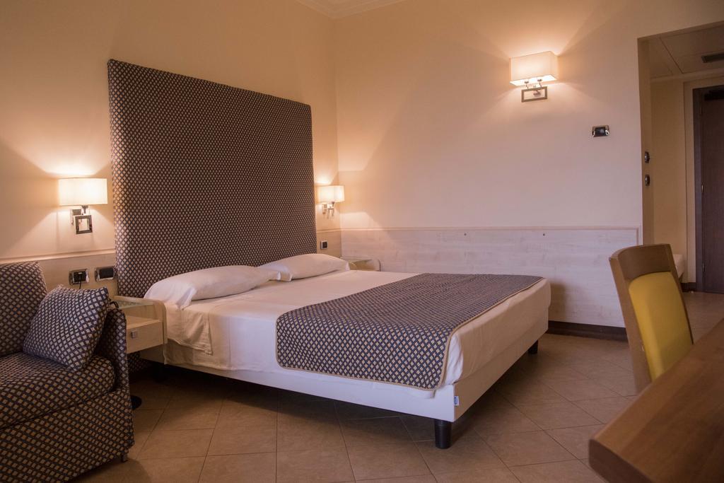 ויבו ולנטיה Hotel Resort Lido Degli Aranci מראה חיצוני תמונה