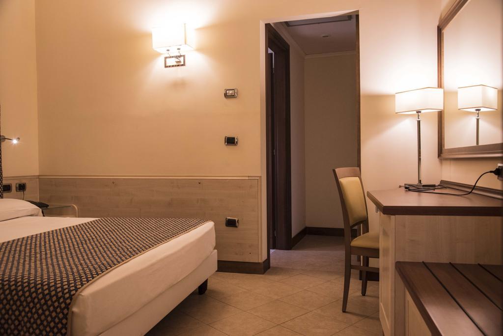 ויבו ולנטיה Hotel Resort Lido Degli Aranci מראה חיצוני תמונה