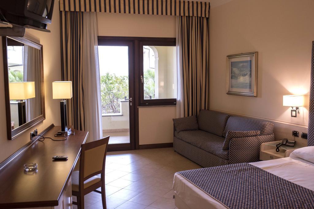 ויבו ולנטיה Hotel Resort Lido Degli Aranci מראה חיצוני תמונה