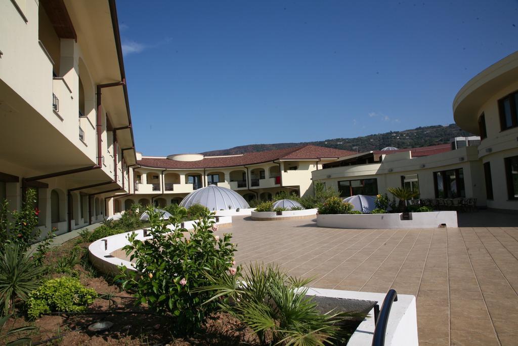 ויבו ולנטיה Hotel Resort Lido Degli Aranci מראה חיצוני תמונה