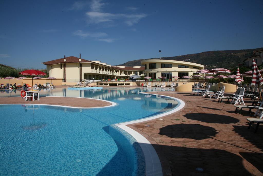 ויבו ולנטיה Hotel Resort Lido Degli Aranci מראה חיצוני תמונה