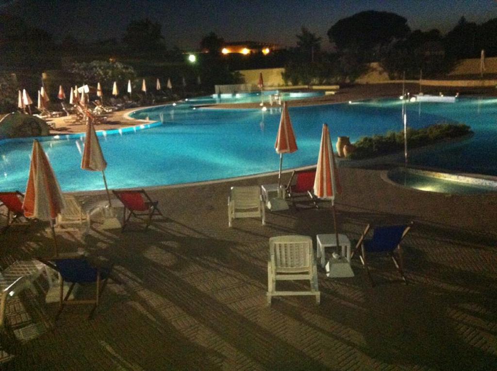 ויבו ולנטיה Hotel Resort Lido Degli Aranci מראה חיצוני תמונה