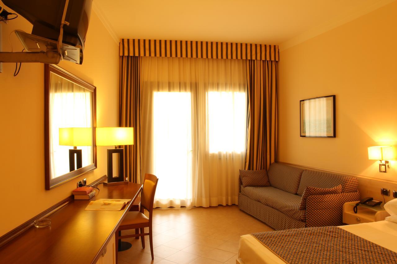ויבו ולנטיה Hotel Resort Lido Degli Aranci מראה חיצוני תמונה