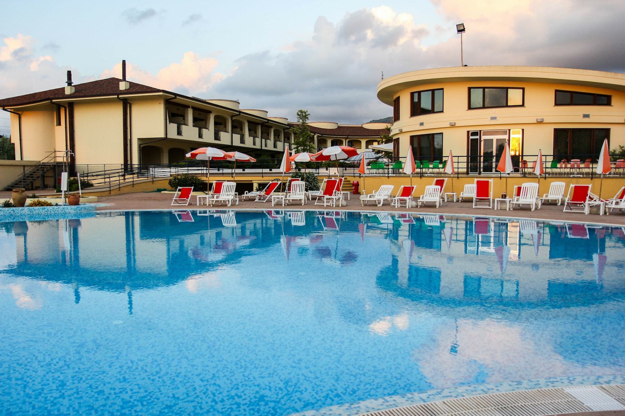 ויבו ולנטיה Hotel Resort Lido Degli Aranci מראה חיצוני תמונה